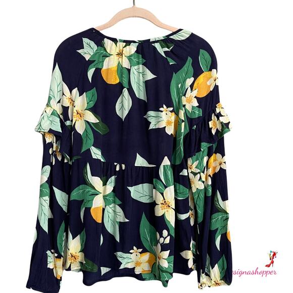 Very pretty Old Navy Floral Ruffle top SM - Picture 2 of 7